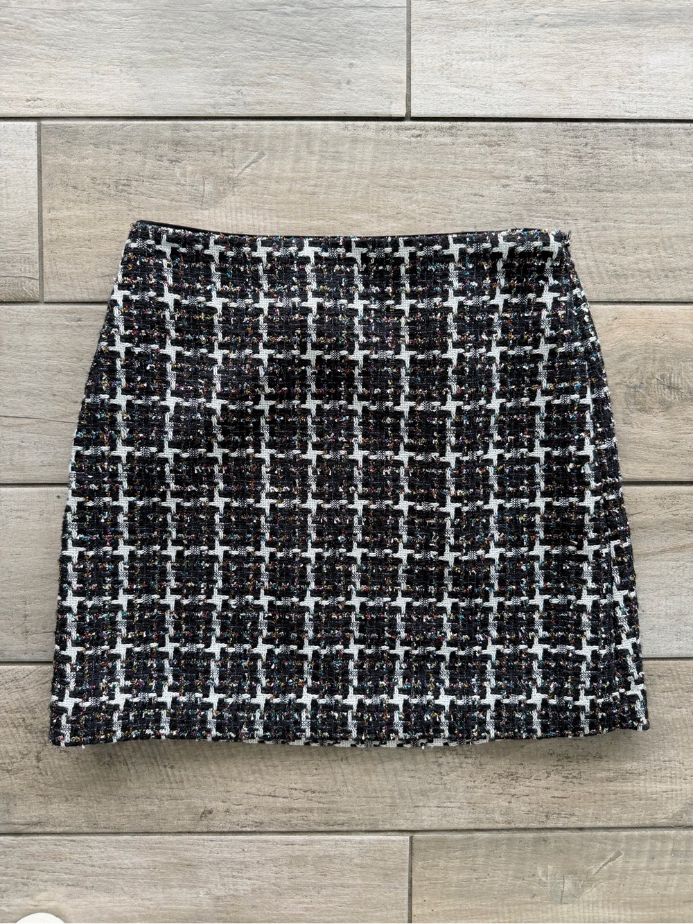LOFT Black and White Tweed Mini Skirt with Subtle Multicolor Flecks